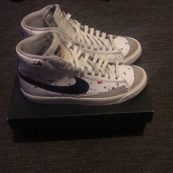 Nike - Picture 4 of 5